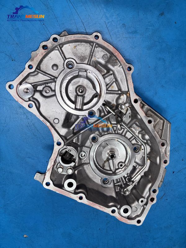 Задняя крышка корпуса трансмиссии K114 CVT с пятью крепежными отверстиями для трансмиссии Toyota C-HR 2.0L CVT модели 2019 года.